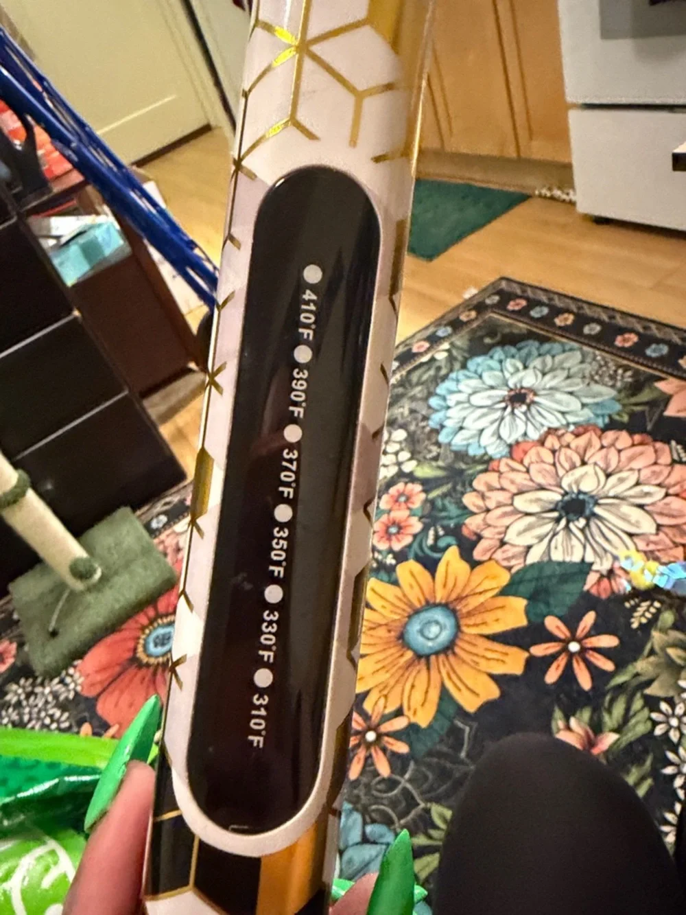 CHI White & Gold Ceramic Hair Straightener - Sleek Styling Flat Iron - Picture 3 of 6